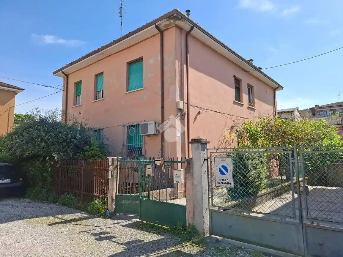 Casa indipendente in vendita a Verona