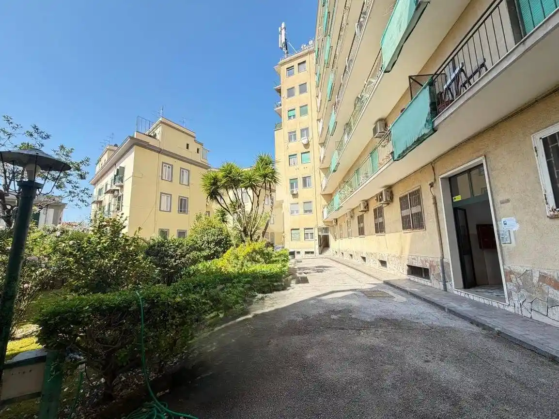 Appartamento in vendita a Napoli