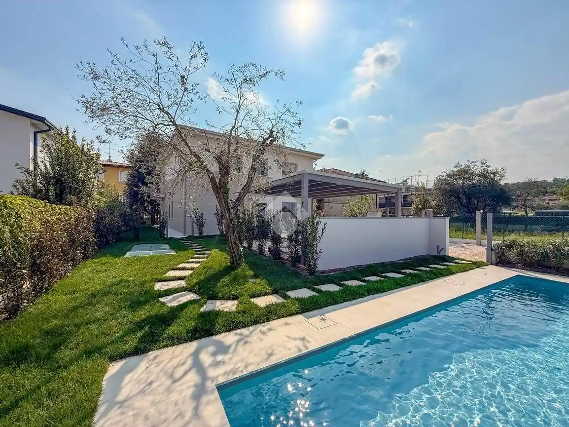 Villa in vendita a Padenghe sul Garda
