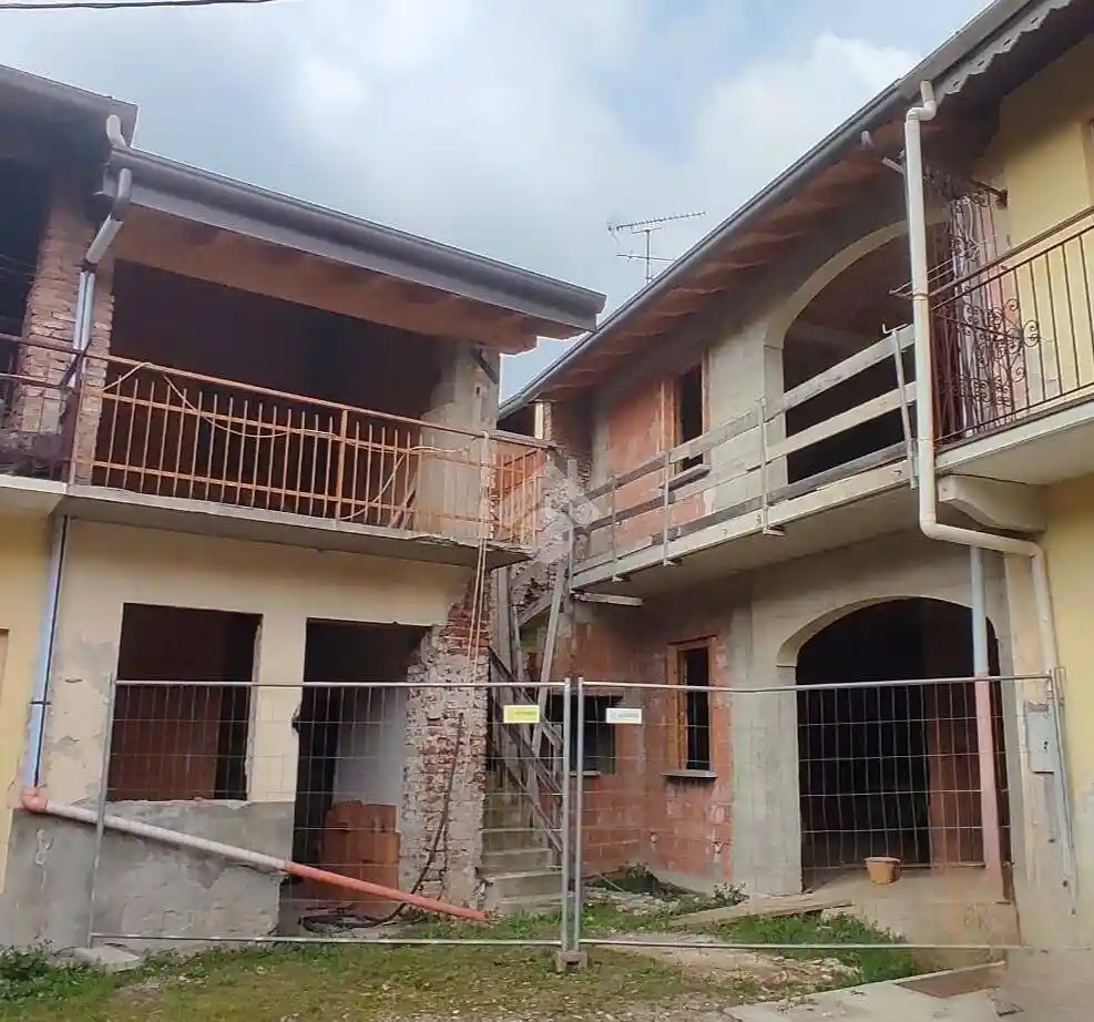 Rustico - Casale in vendita a Lonate Pozzolo
