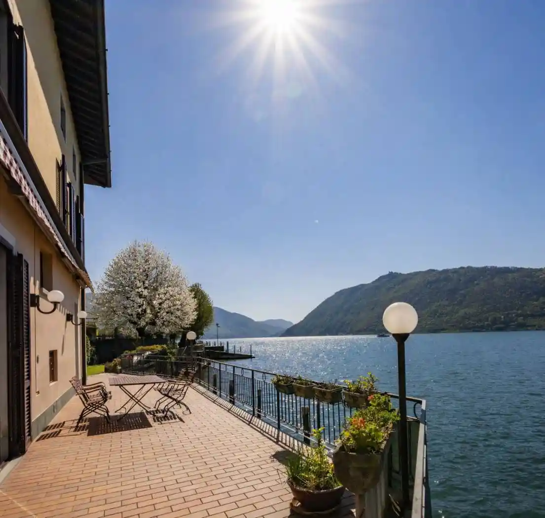 Villa in vendita a Sale Marasino