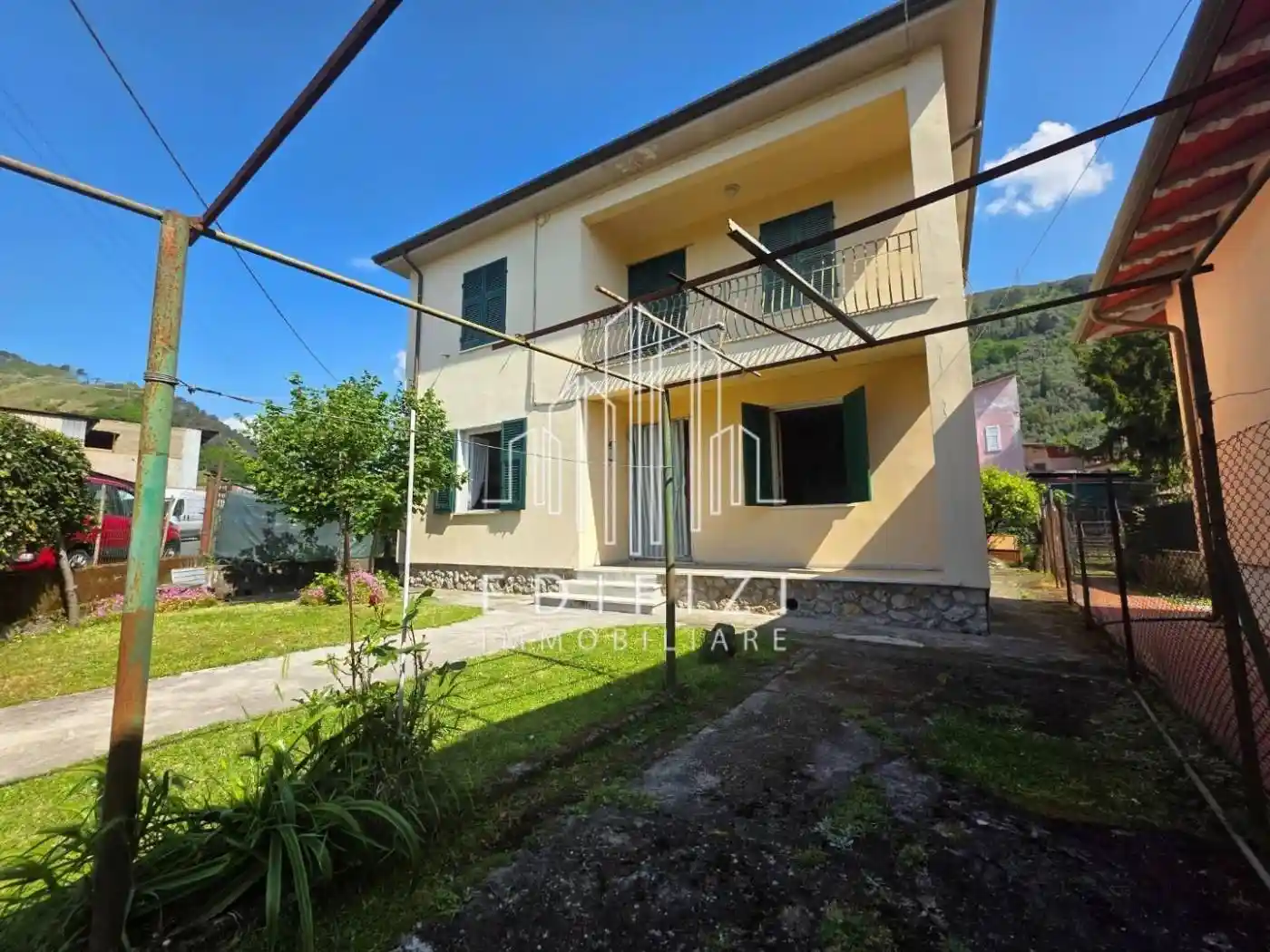 Casa indipendente in vendita a Massa