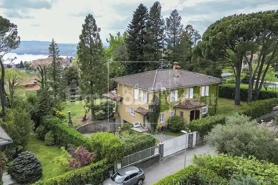 Villa in vendita a Barasso