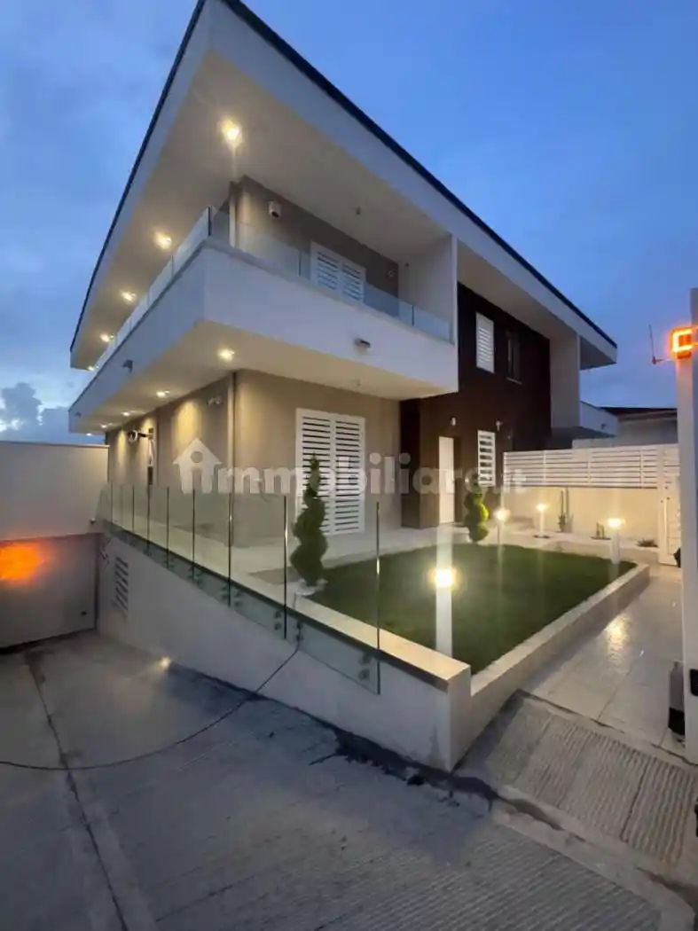 Villa in vendita a Parete