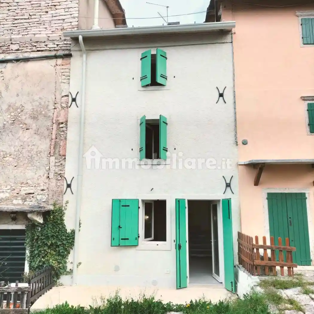 Casa indipendente in vendita a Erbezzo