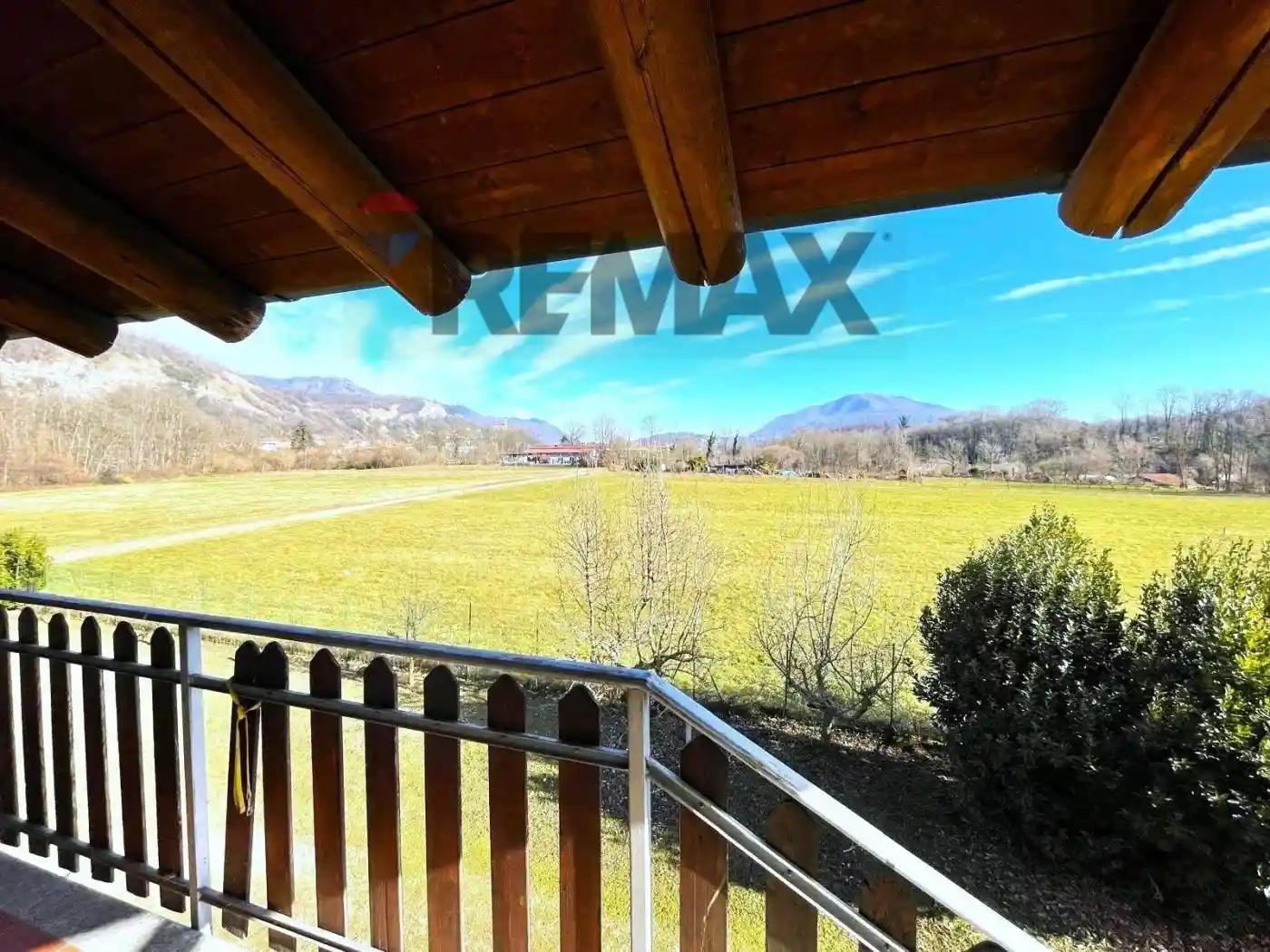 Villa in vendita a Caravate