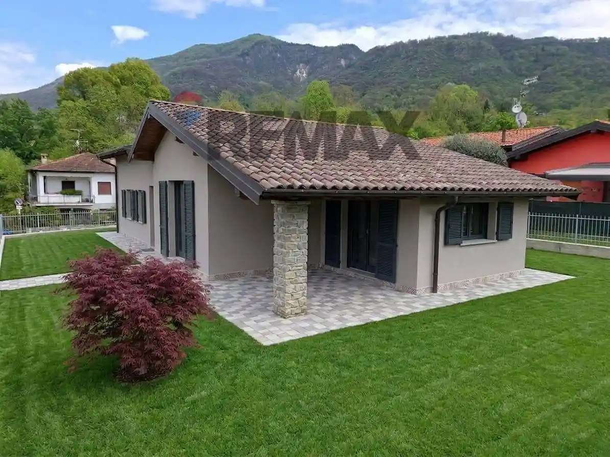 Villa in vendita a Castelveccana