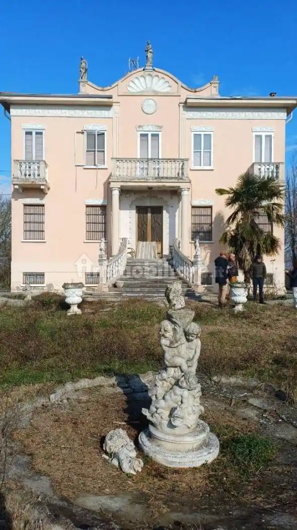 Villa in vendita a Bondeno