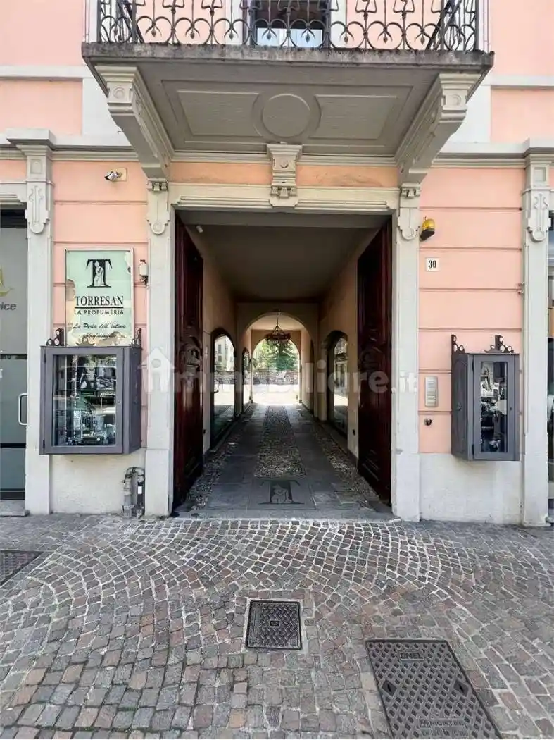 Appartamento in vendita a Laveno-Mombello