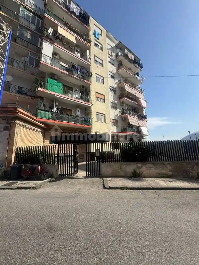 Palazzo - Edificio in affitto a Napoli