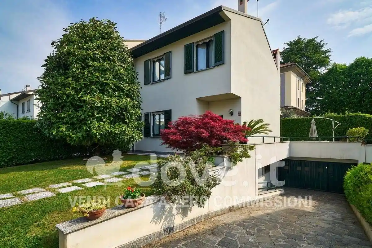 Villa in vendita a Biassono