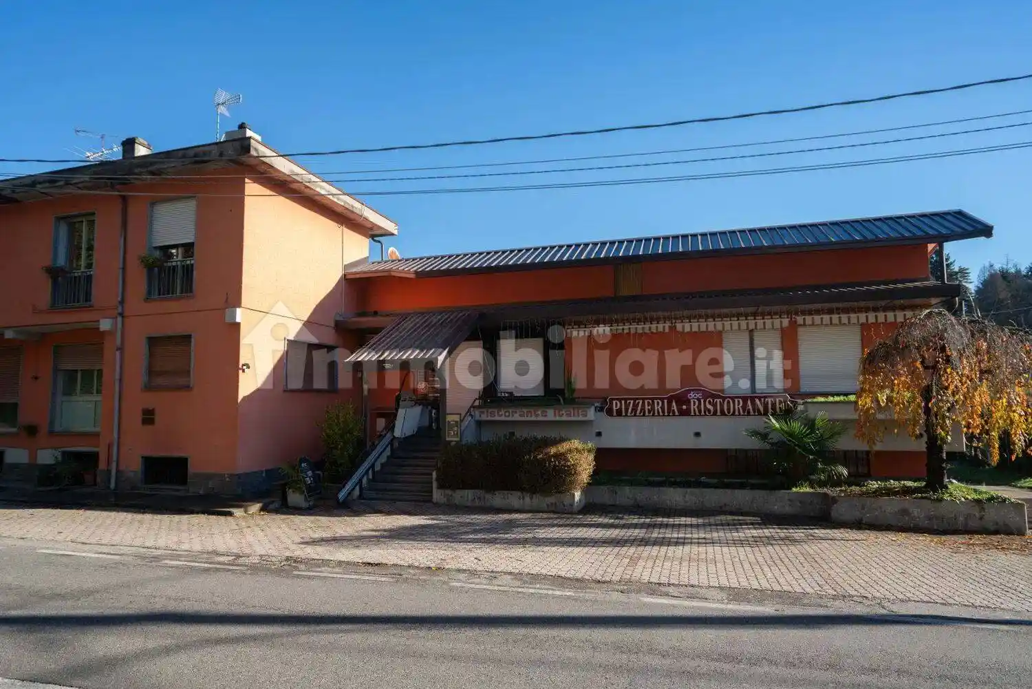 Palazzo - Edificio in vendita a Vergiate