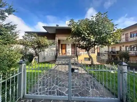 Villa in vendita a Borgo Valbelluna