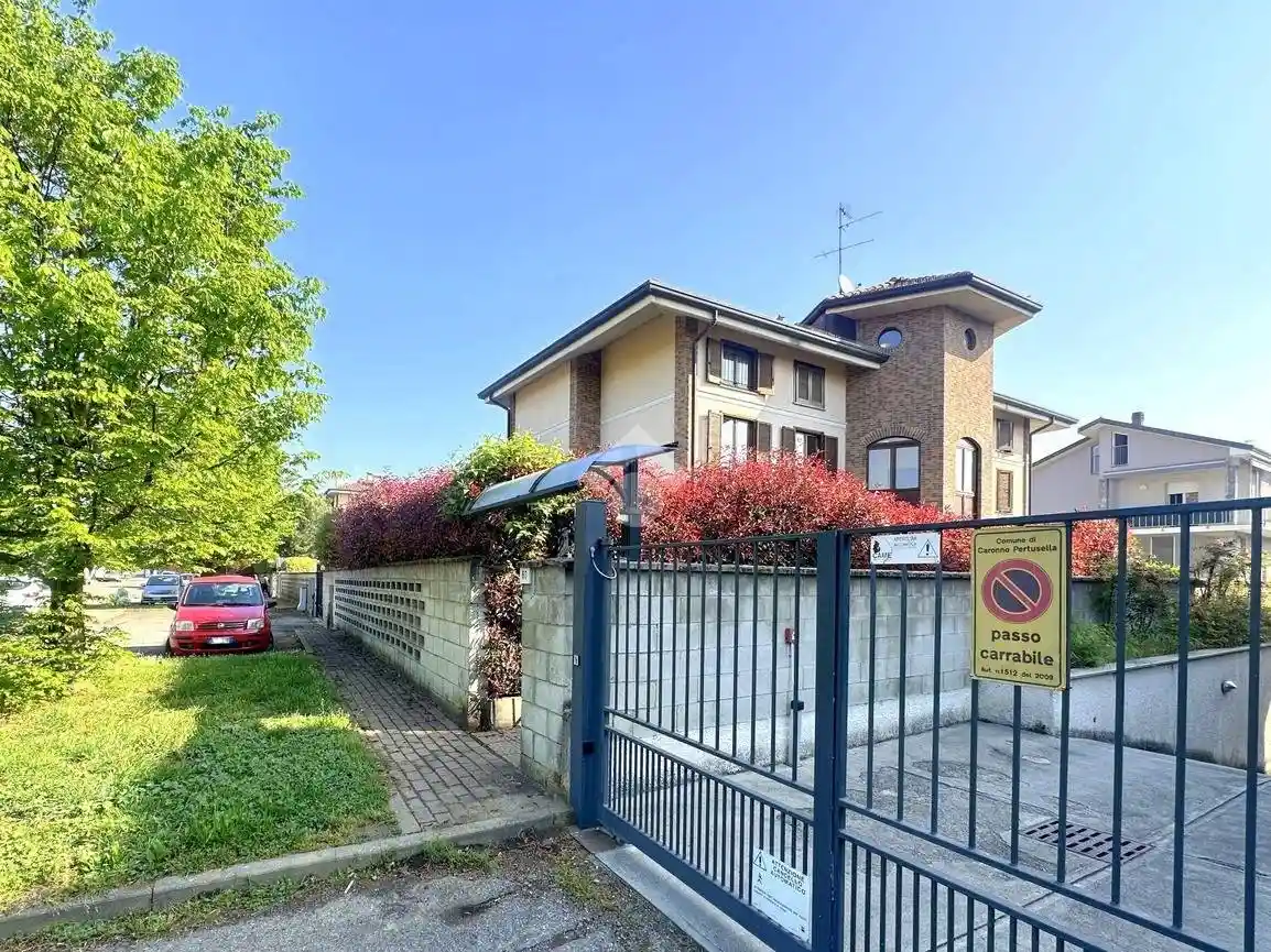 Appartamento in vendita a Caronno Pertusella