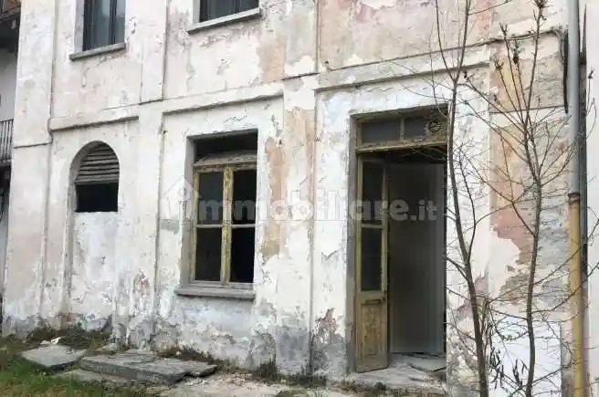 Palazzo - Stabile in vendita a Pont-Canavese