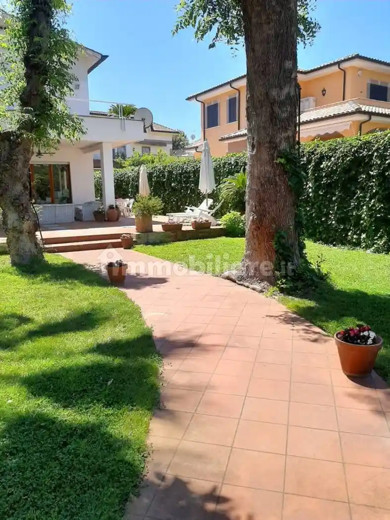 Villa in affitto a Fiumicino
