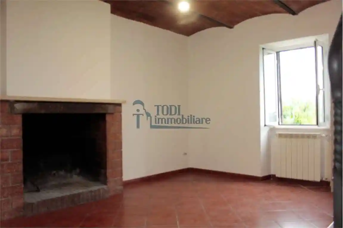 Casa indipendente in affitto a Todi