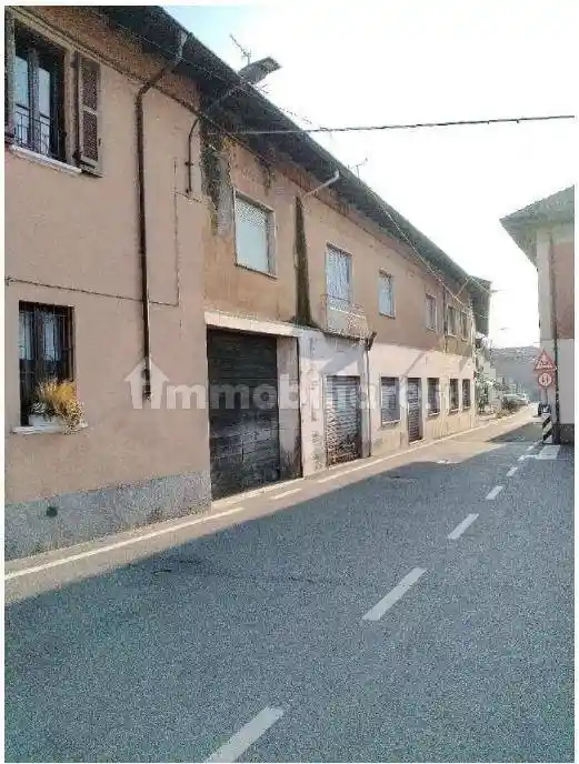 Palazzo - Stabile in vendita a Vergiate