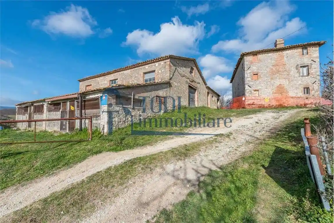 Rustico - Casale in vendita a Todi