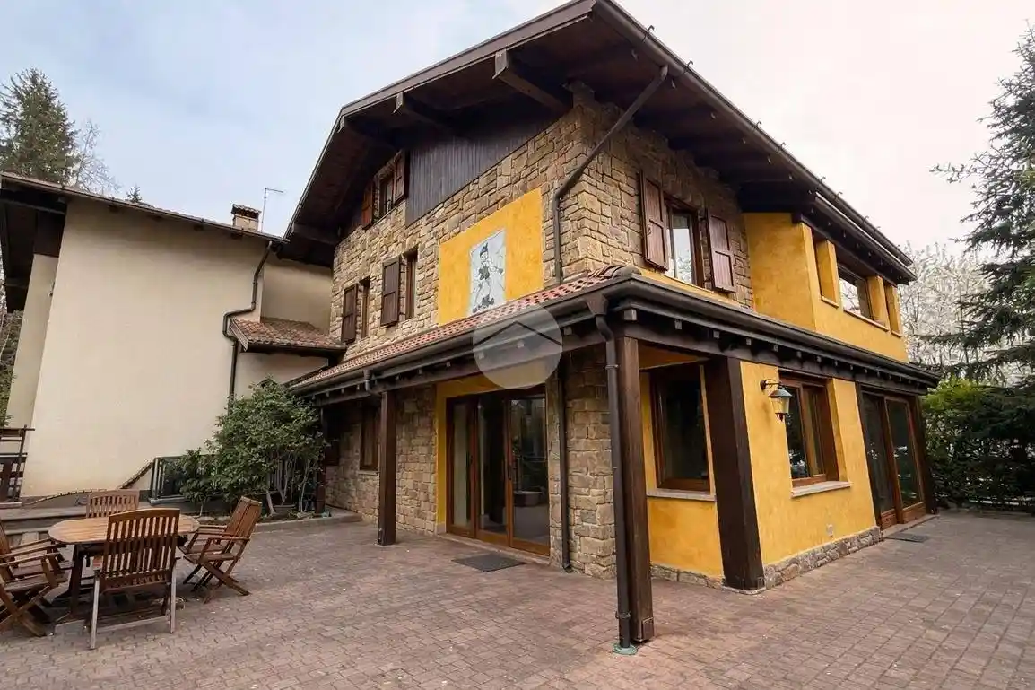 Villa in vendita a Borno