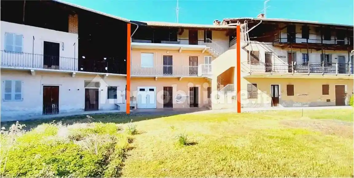 Casa indipendente in vendita a Fara Novarese