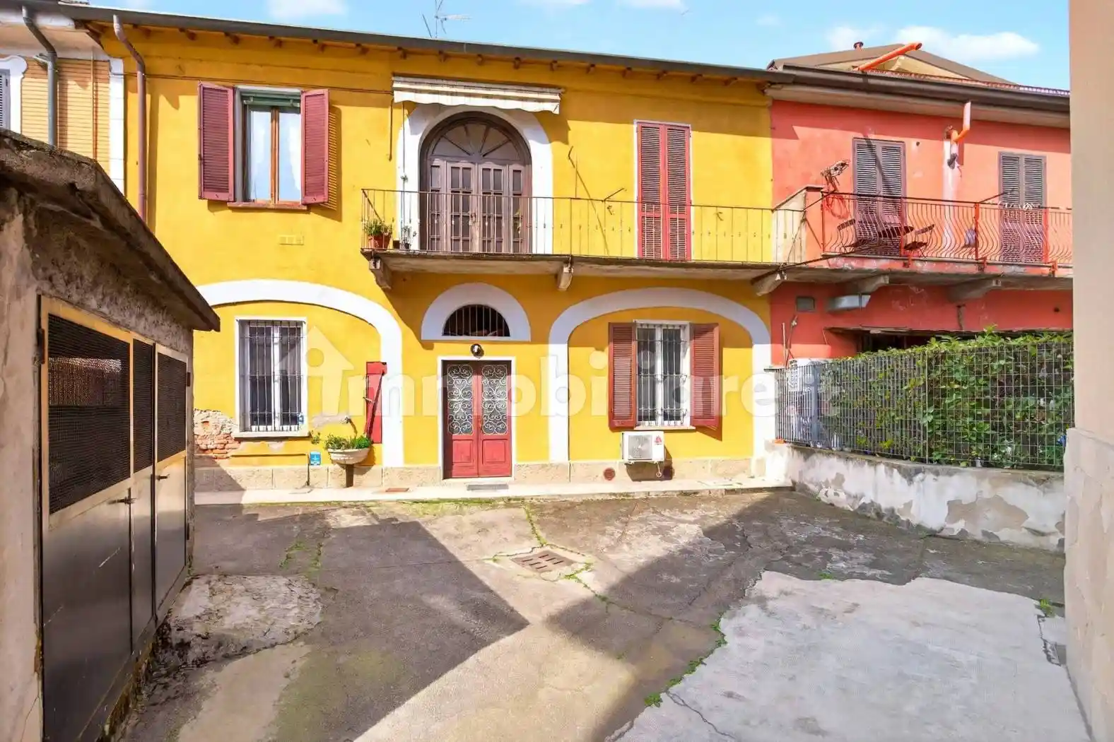 Palazzo - Edificio in vendita a Bollate