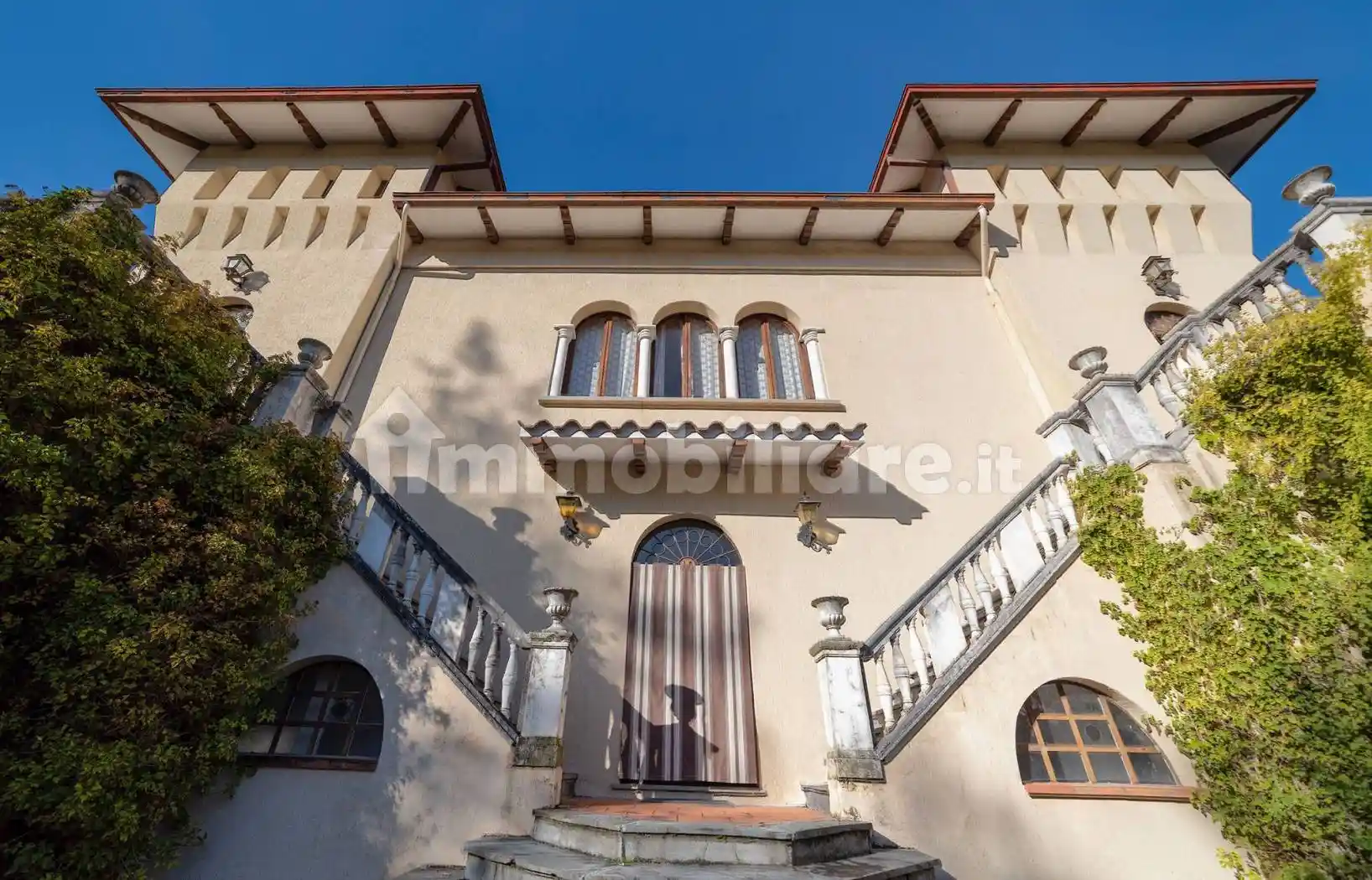 Villa in vendita a Varano de' Melegari