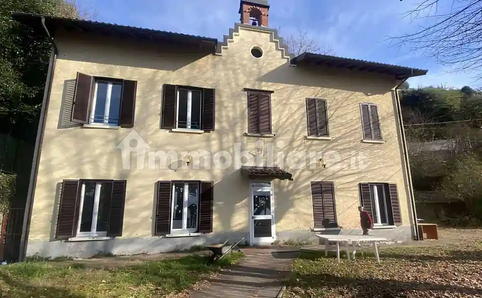 Palazzo - Stabile in vendita a Luino