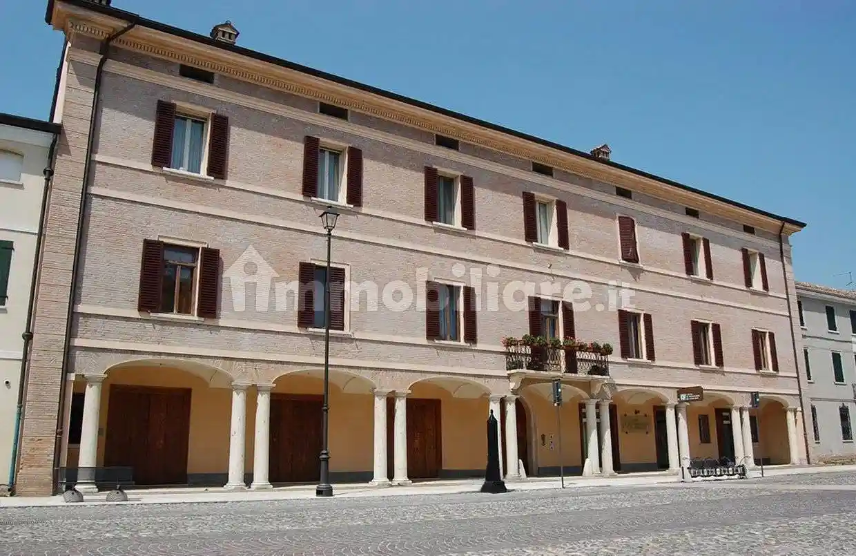 Palazzo - Edificio in vendita a Castelmassa