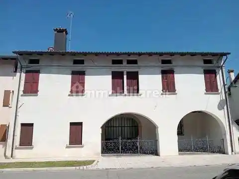 Villa in vendita a Valvasone Arzene