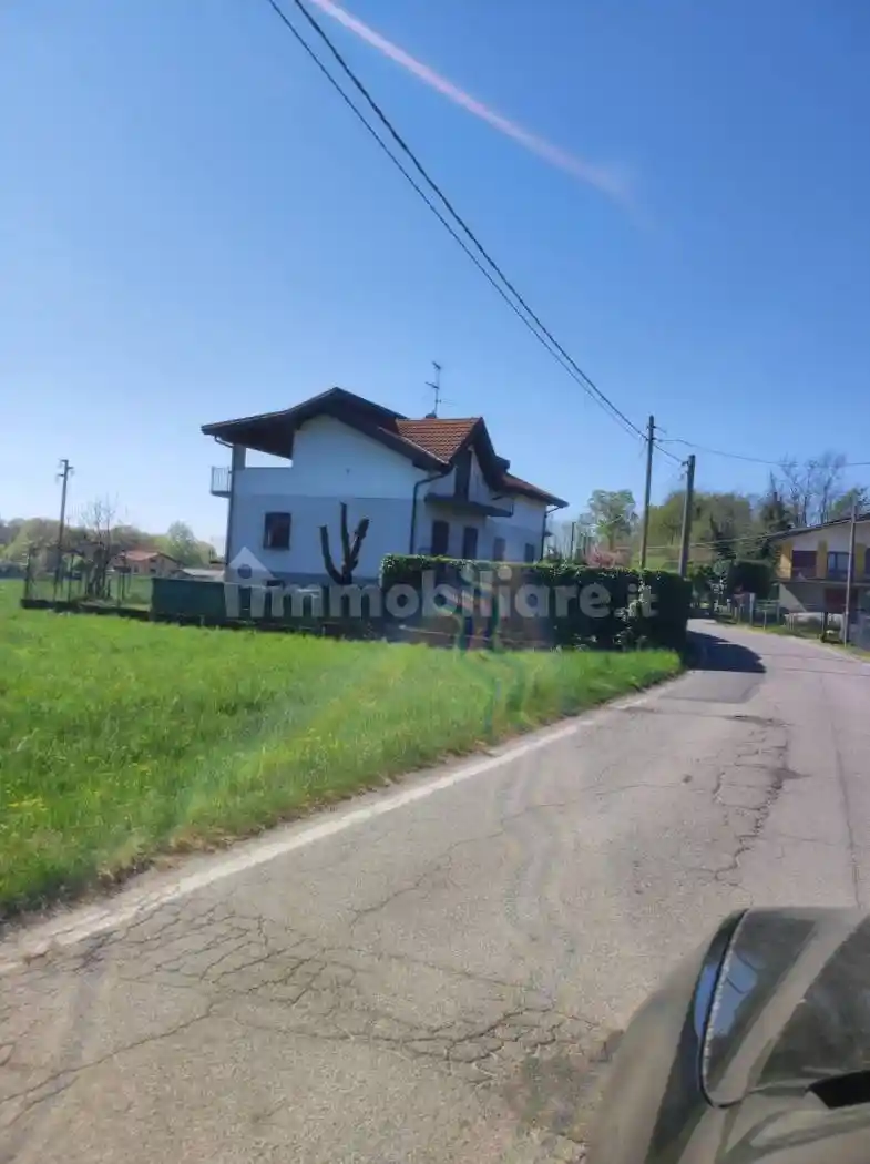 Villa in vendita a Mercallo