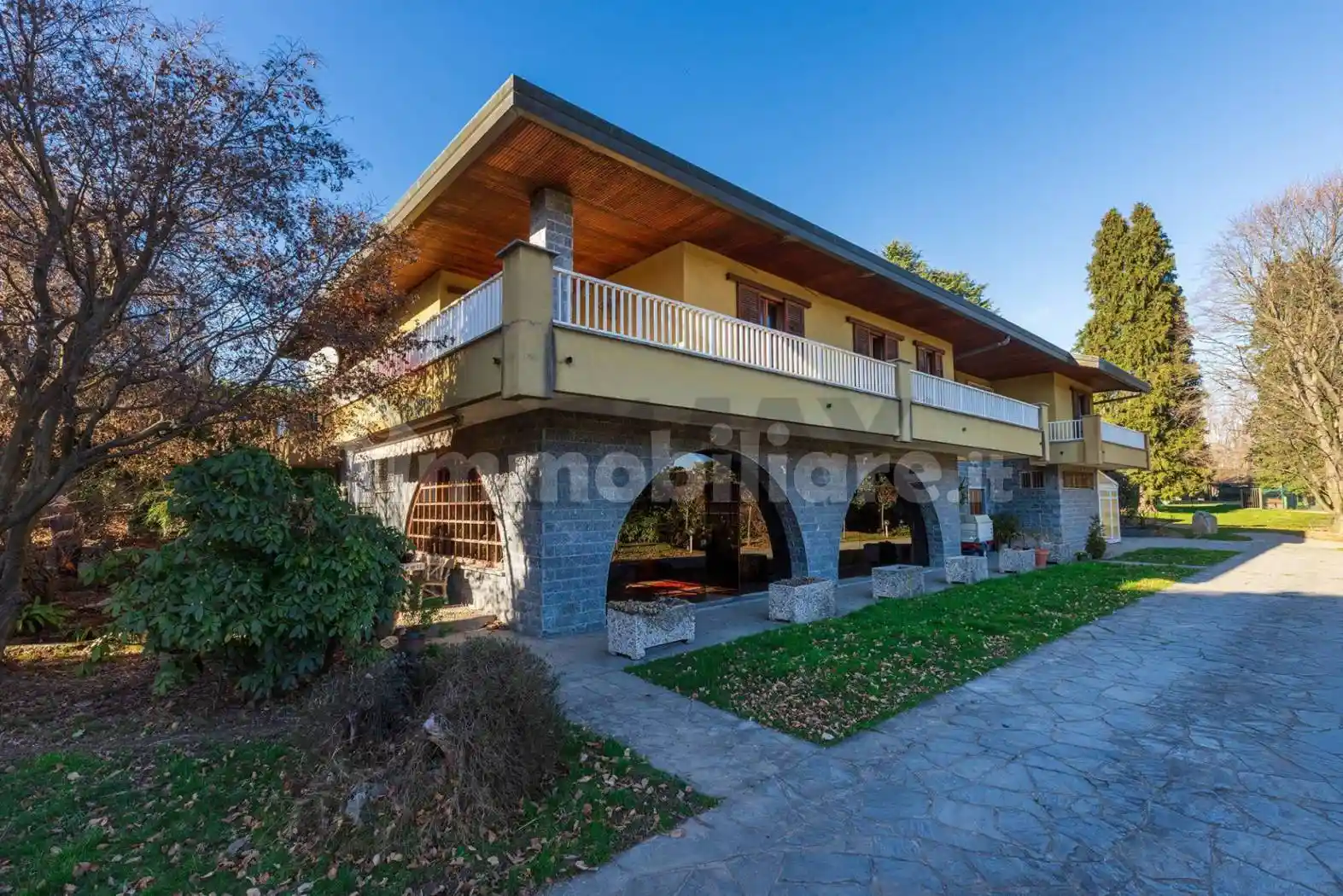 Villa in vendita a Buguggiate