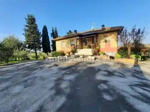 Villa in vendita a Pollenza