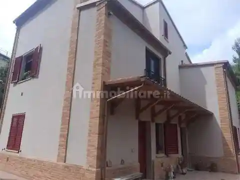 Villa in vendita a Macerata