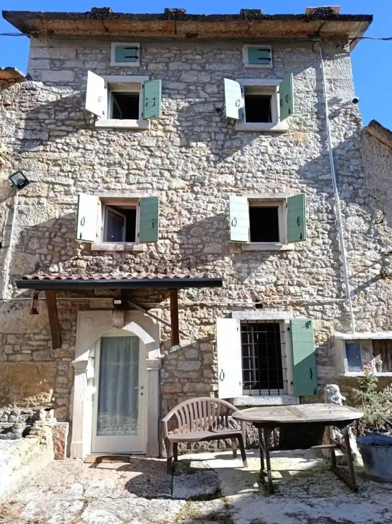 Casa indipendente in affitto a Roverè Veronese