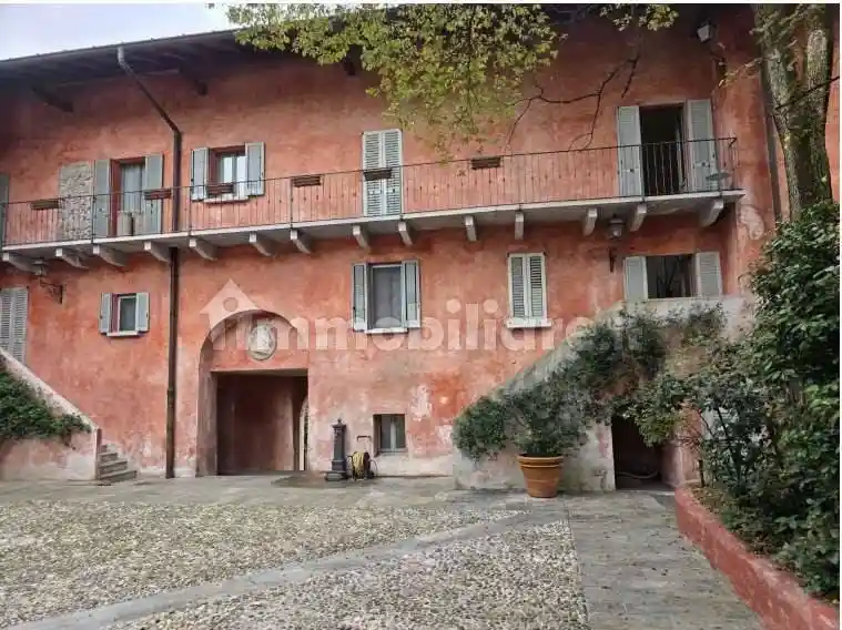 Appartamento in vendita a Sesto Calende