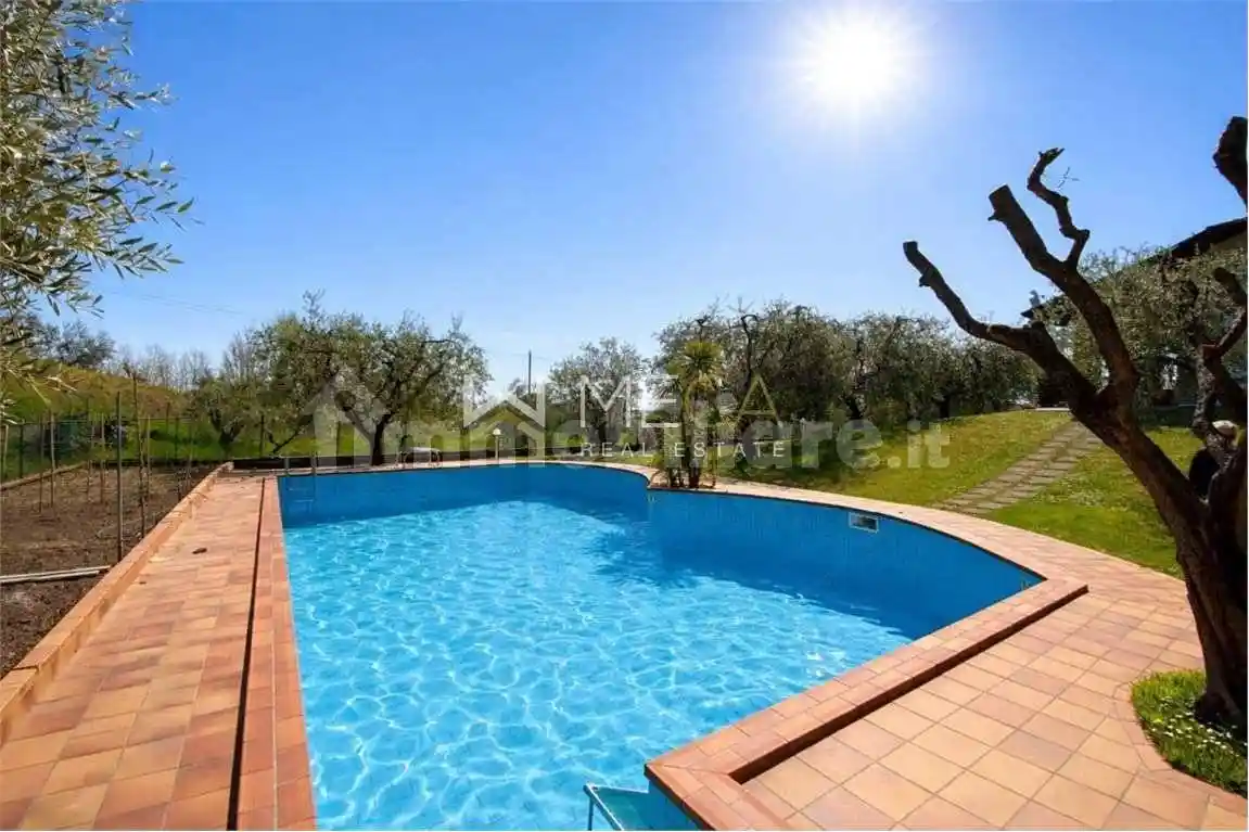 Villa in vendita a Moniga del Garda