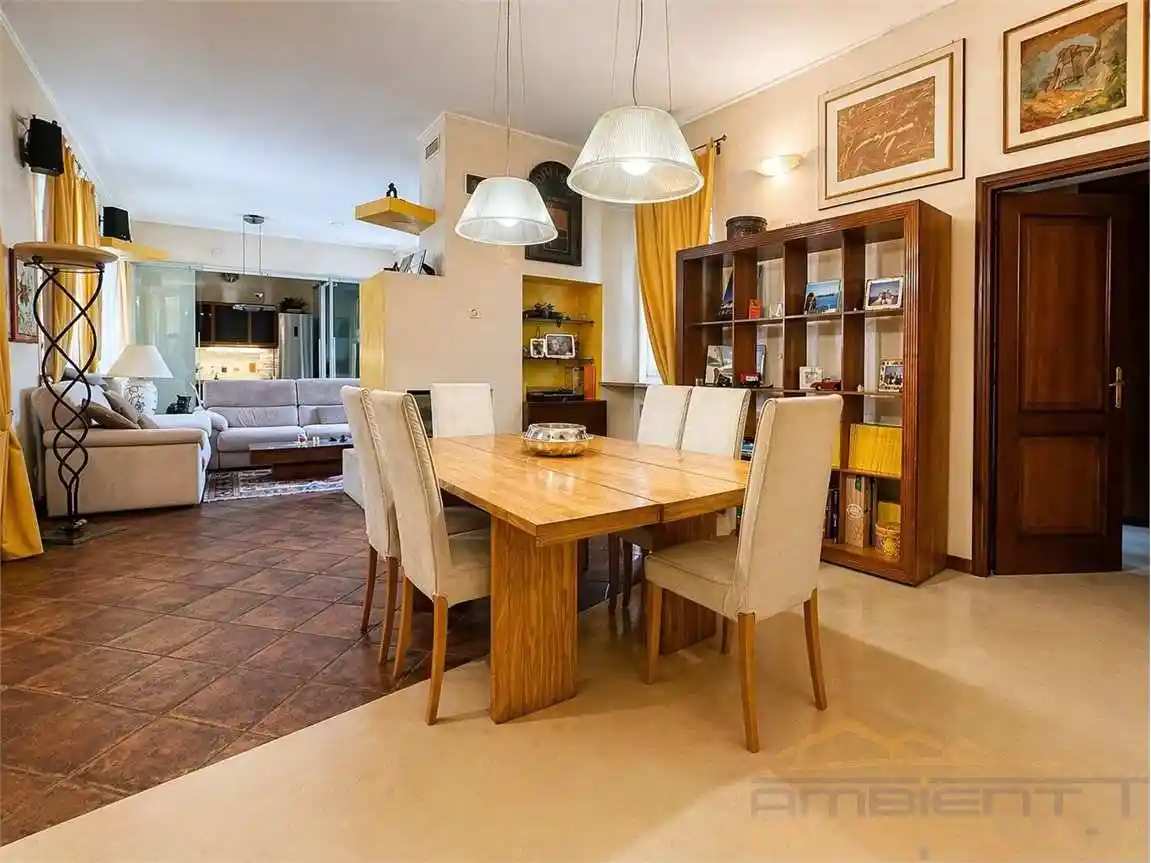 Casa indipendente in vendita a Usmate Velate