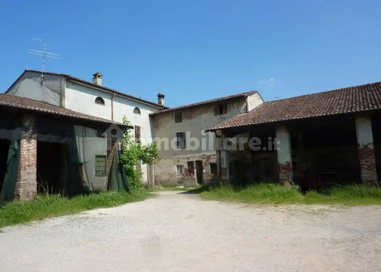Rustico - Casale in vendita a Cremona
