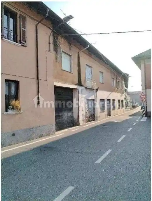 Palazzo - Stabile in vendita a Vergiate