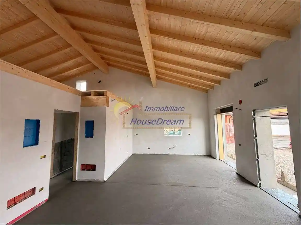 Villa in vendita a Oleggio