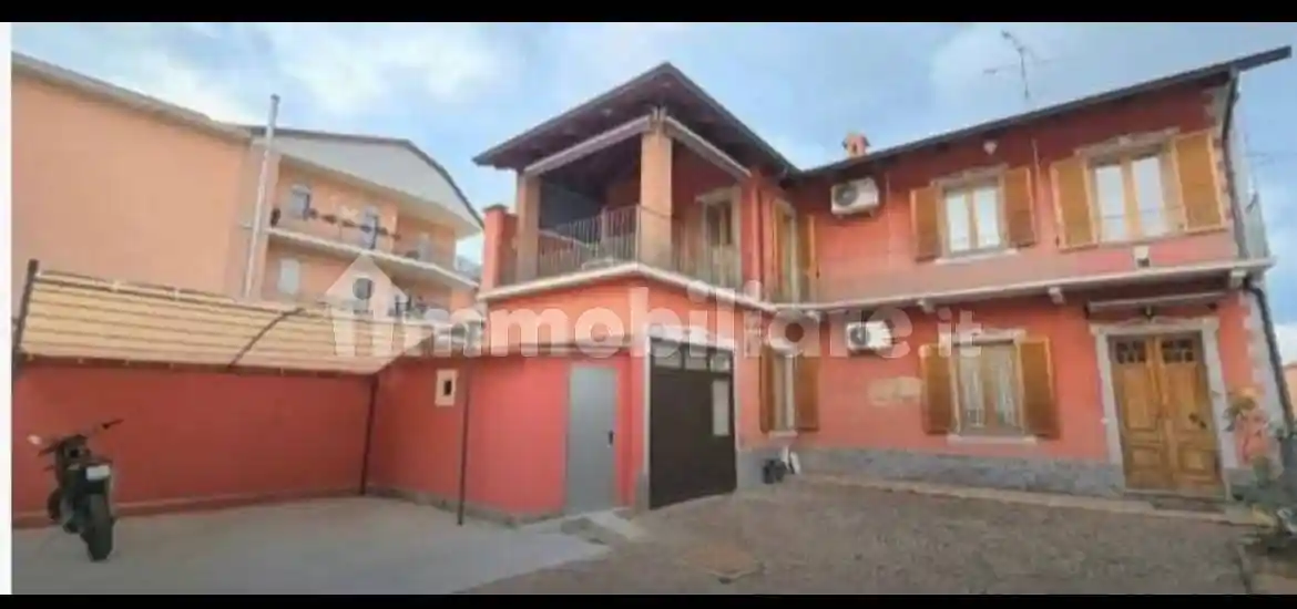 Villa in vendita a Alba