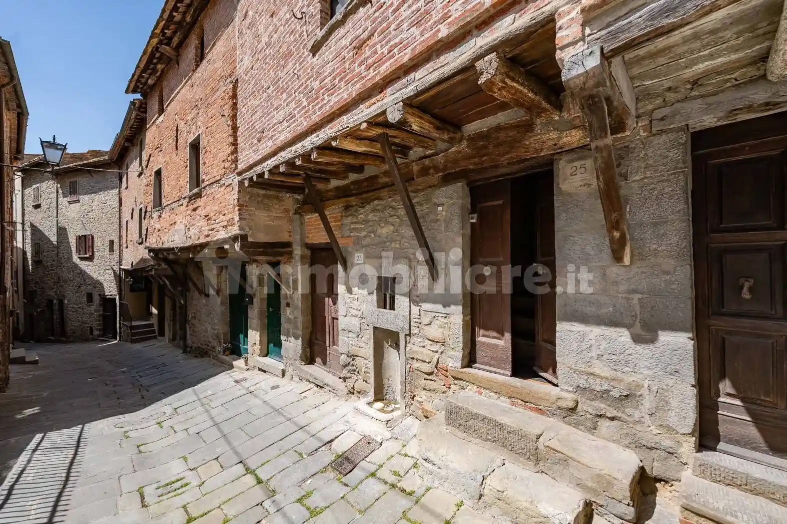 Casa indipendente in vendita a Cortona