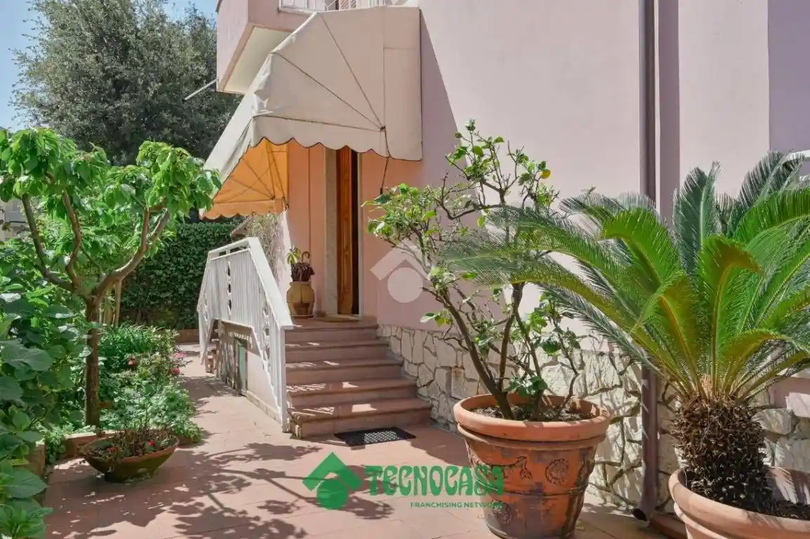 Casa indipendente in vendita a Carrara