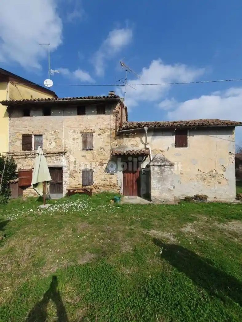 Rustico - Casale in vendita a Felino