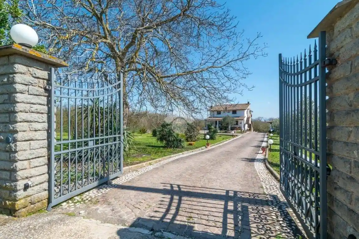 Villa in vendita a Ronciglione