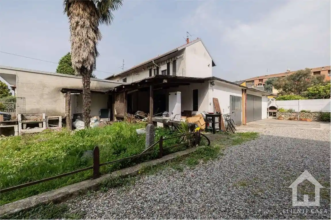 Appartamento in vendita a Caronno Pertusella