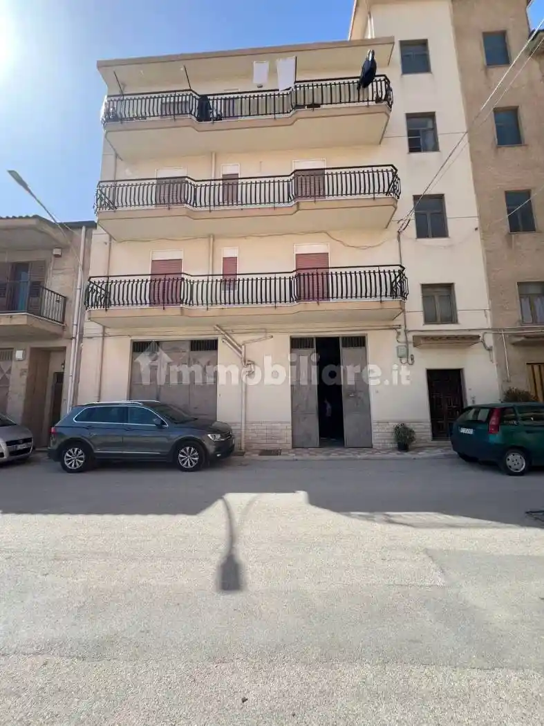 Palazzo - Edificio in vendita a Aragona