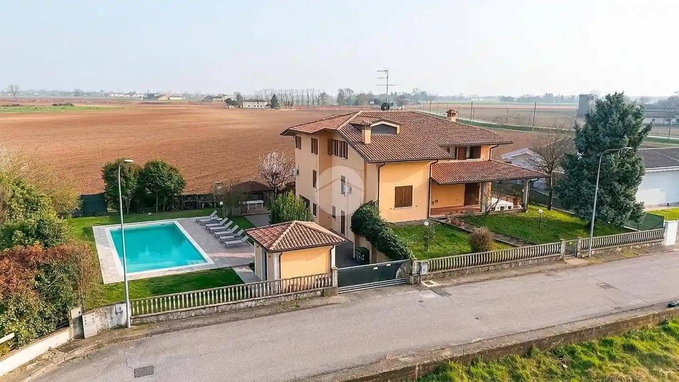 Villa in vendita a Curtatone