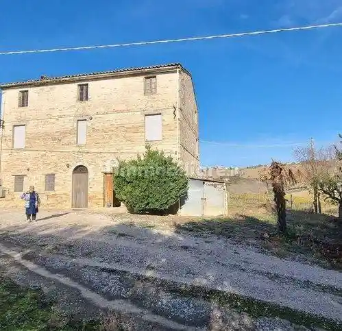 Villa in vendita a Carassai